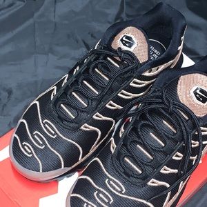 Women’s Nike Air Max Rose Gold & Black